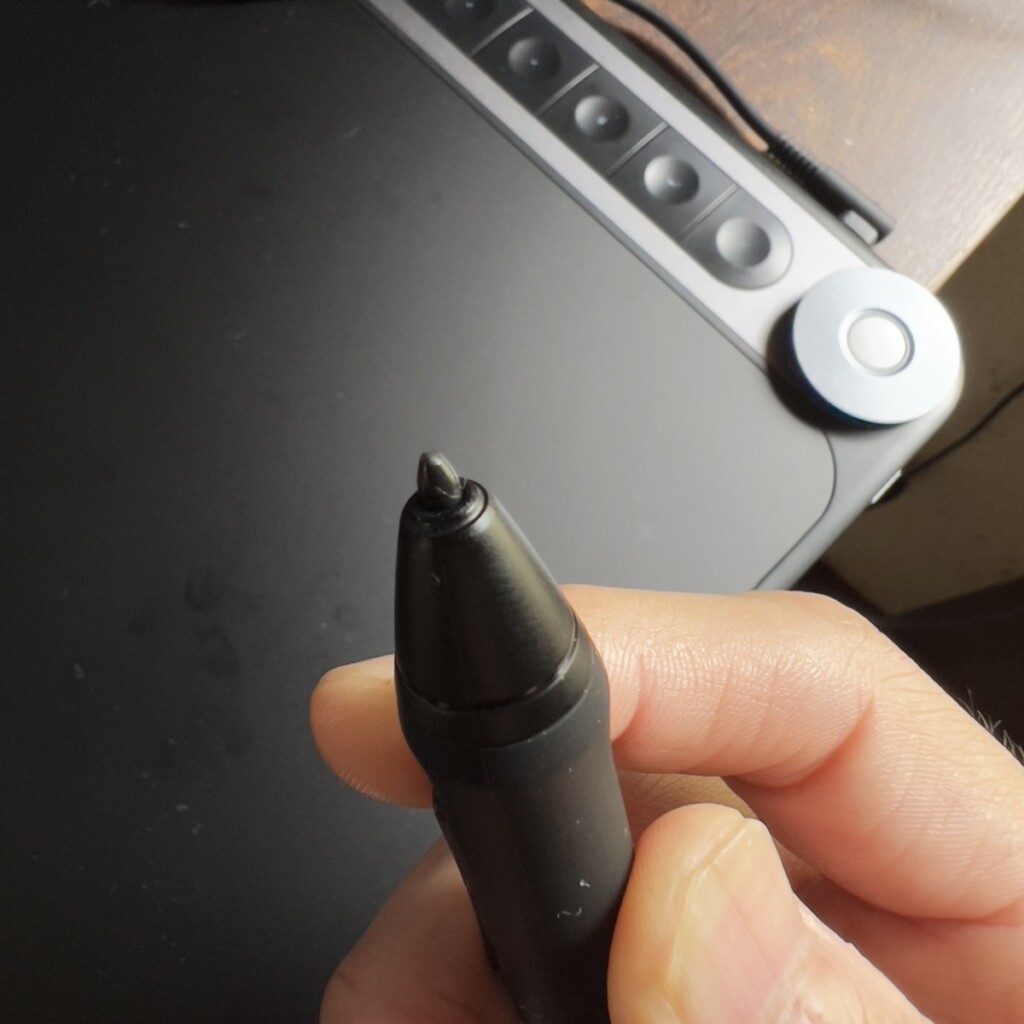 HUION INSRIROY DIAL デジタルペンの交換ペン先は消耗早い？